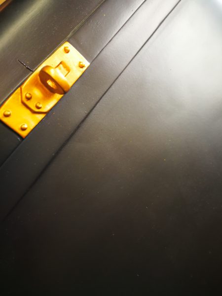 AT060K, The Kelly noir mat, by Tessi – Image 2