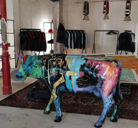 AT070, Vache artistique