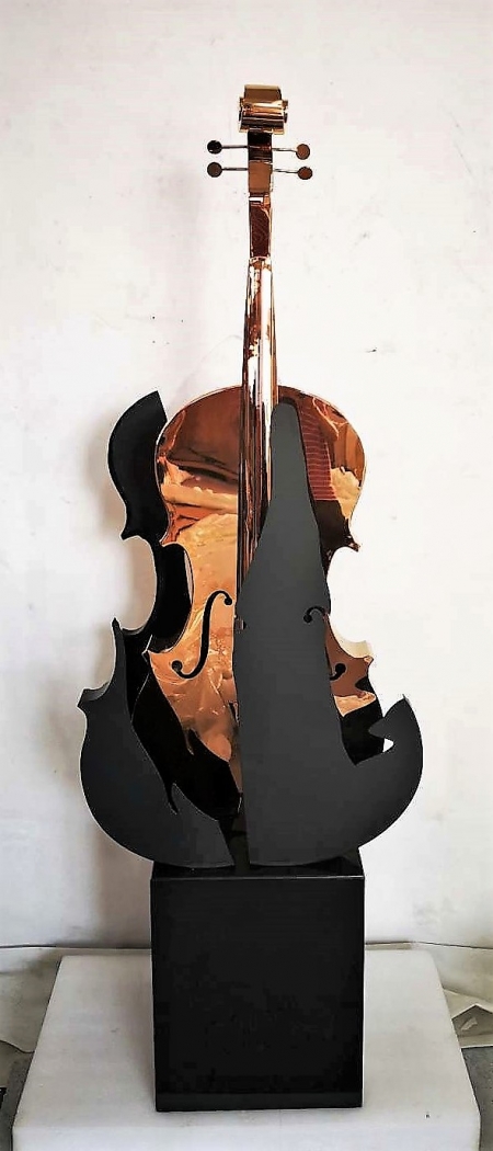 AT055, Sculpture "VIOLIN", Métal finition cuivre et noir, socle métal noir. Dimension, hauteur 173cm. 