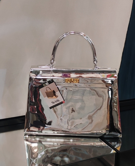 AT059, The Kelly, silver chrome, by Tessi  35x12x34cm.