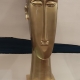 AT062A, Sculpture en résine, "Buste Modigliani", gold, hauteur 89cm. Collection Starsdeco.