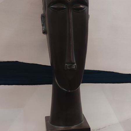 AT062B, Sculpture en résine, "Buste Modigliani", bronze,  hauteur 89cm. Collection Starsdeco.