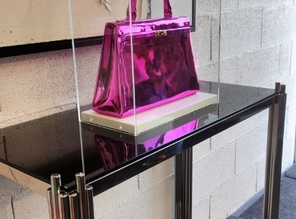 AC061C, Petite console, ART DECO silver. Console ART DECO, silver brillant, collection Starsdeco, double plateau verre noir, 90cm x 43cm x 85cm.