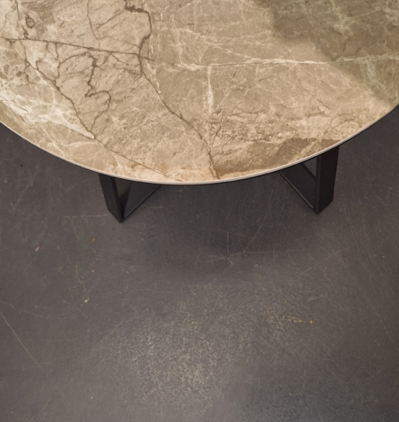 MOB013 Table d'appoint ELEGANCE, céramique marbrée, 60cm de diamètre, 52cmH – Image 2